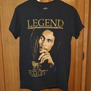 A Bob Marley Legend black 100% cotton men's small T-shirt.